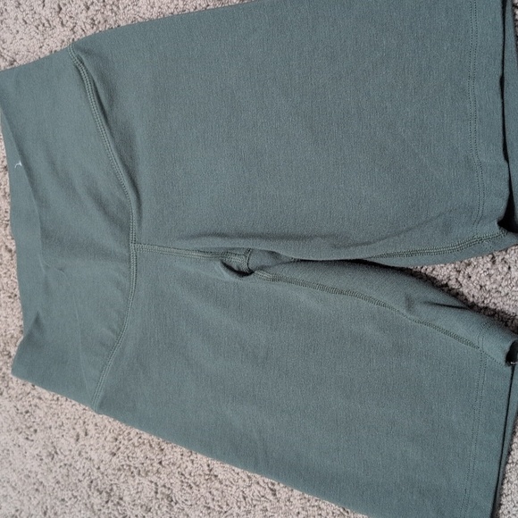 Old Navy Active Power Chill Crossover Panel Bike Shorts Sage Green XS - Picture 3 of 9